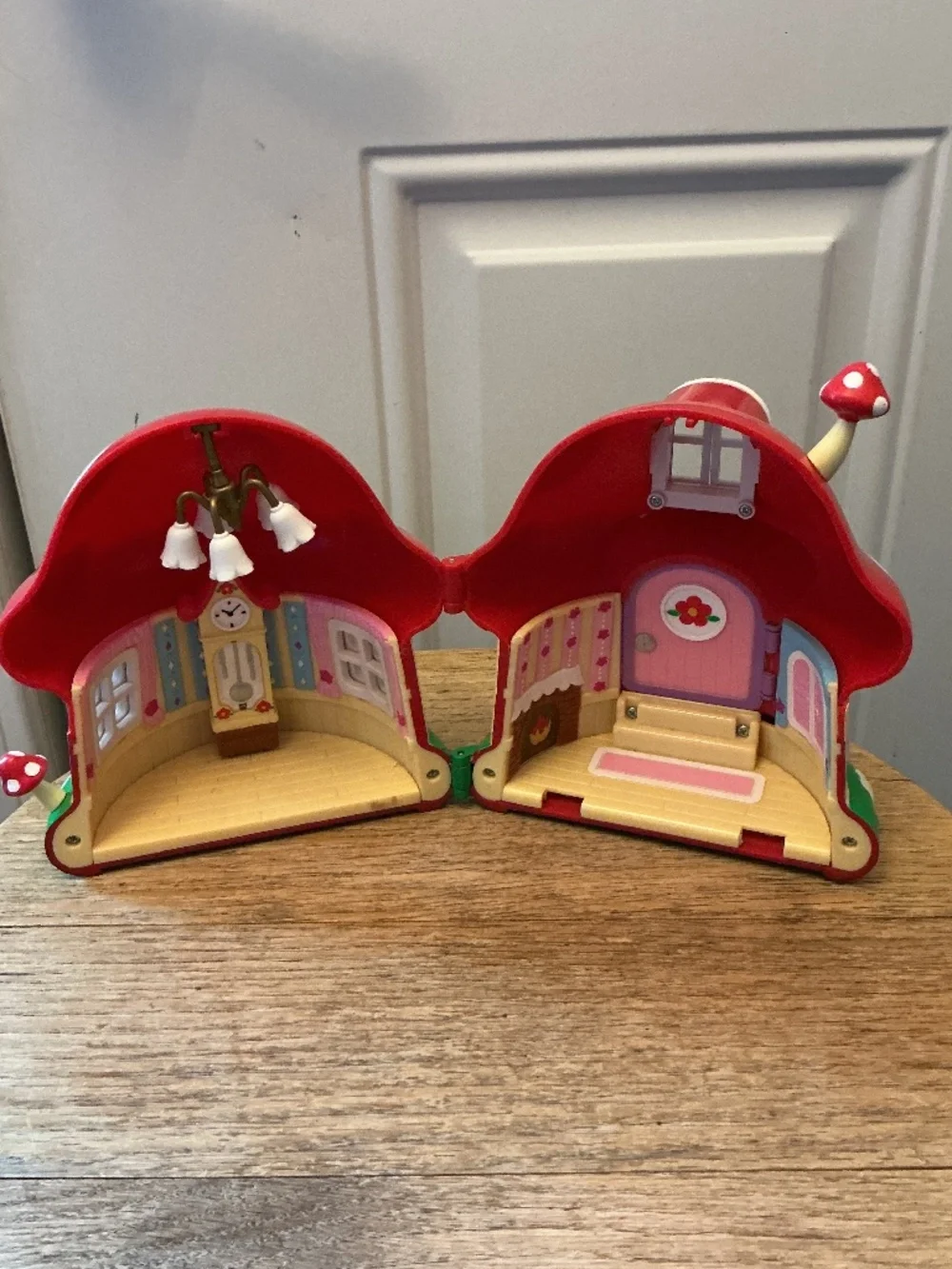 Vintage Sanrio Hello Kitty Mushroom Doll House 2001 Bandai